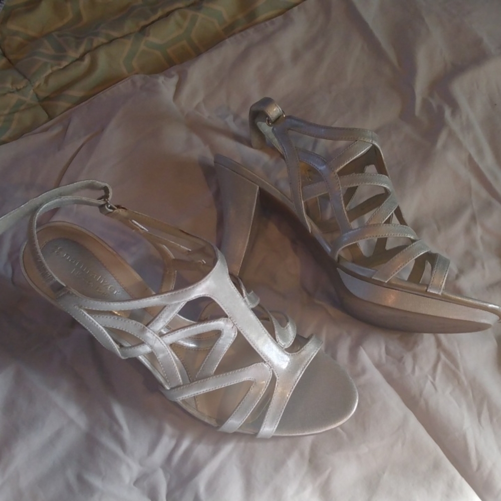 Naturalizer Silver heels